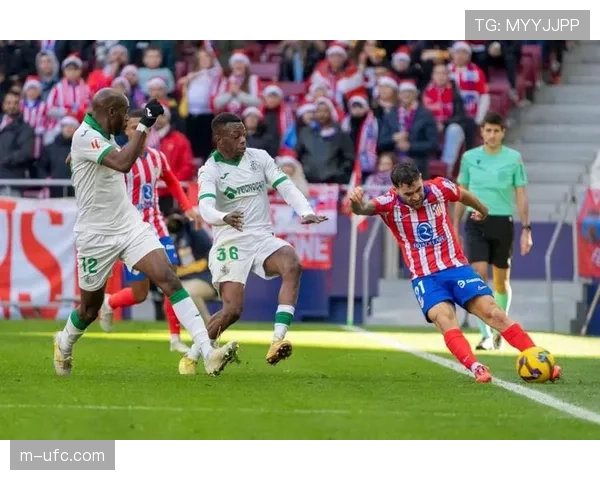 比赛纪实：巴列卡诺球员不惜体力奔跑，令马竞后场传导屡屡失误